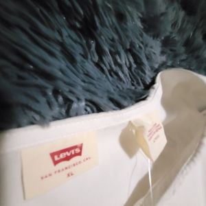 Puffy white blouse with Peter pan collar.